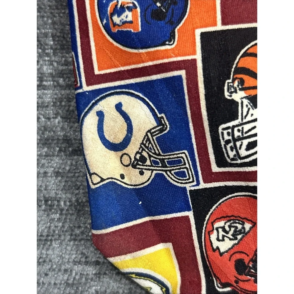 Vintage NFL Football Helmet Necktie All Teams Logo Tie Made USA‎ Retro Sports